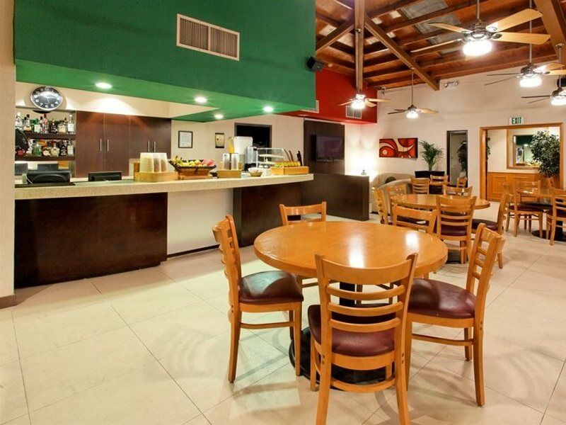 Holiday Inn & Suites Chihuahua Expo By Ihg Extérieur photo